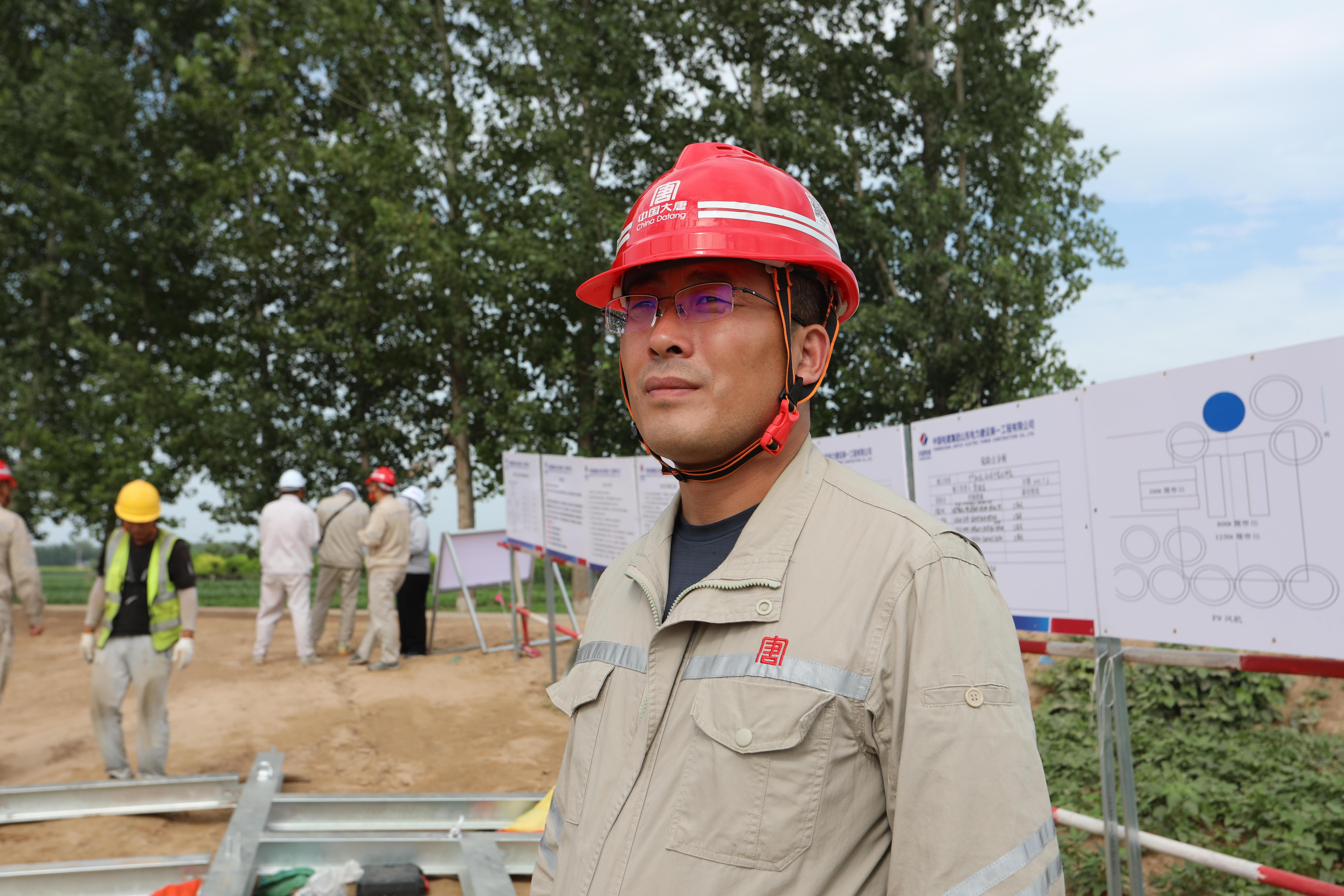 1690176555325000459.jpg 工程部許志偉在施工現場.jpg